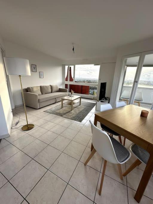 Apartment Superbe T4 Vue, Metro Commerces