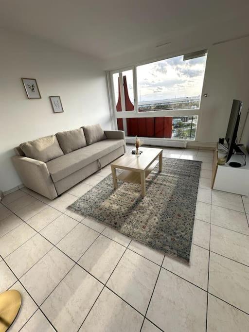 Superbe T4 Vue, Metro Commerces * Creteil