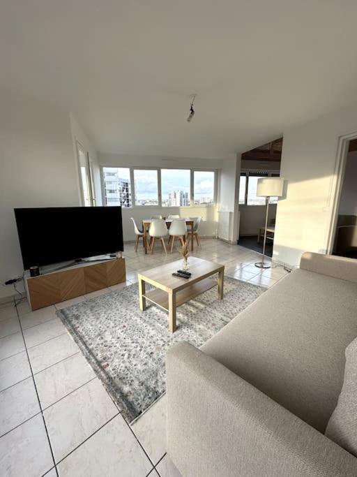 Apartment Superbe T4 Vue, Metro Commerces *