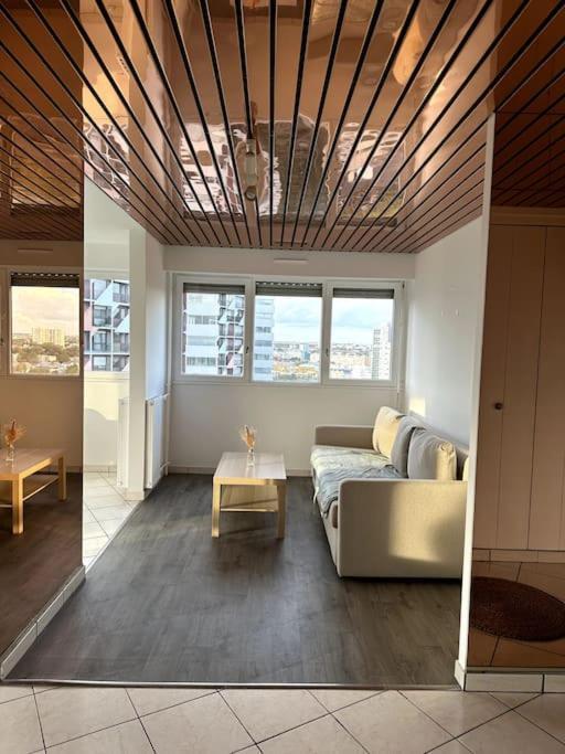 Superbe T4 Vue, Metro Commerces Apartment