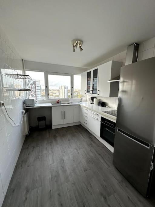 Apartment Superbe T4 Vue, Metro Commerces *