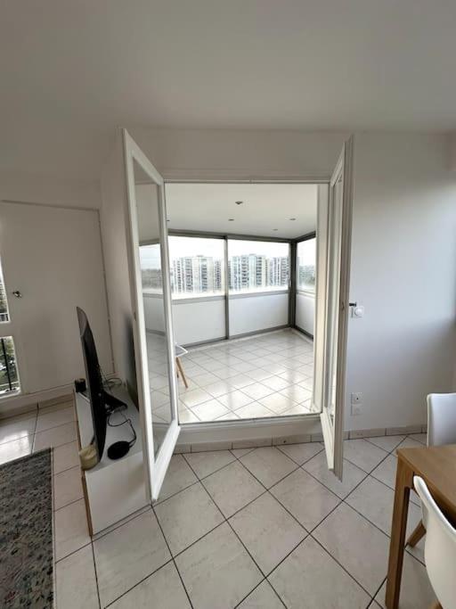 Superbe T4 Vue, Metro Commerces Apartment